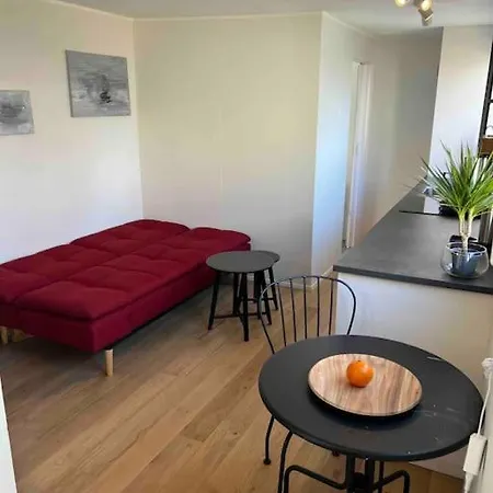 Center Apartment *
